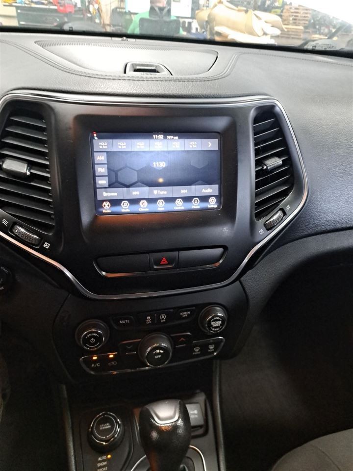 2019 Cherokee Stereo Radio Display & Receiver Sku#4490793