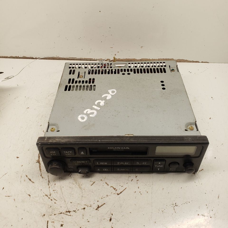 1999-2004 Honda Odyssey Radio LX AM FMcassette Stereo Receiver OEM 1323526