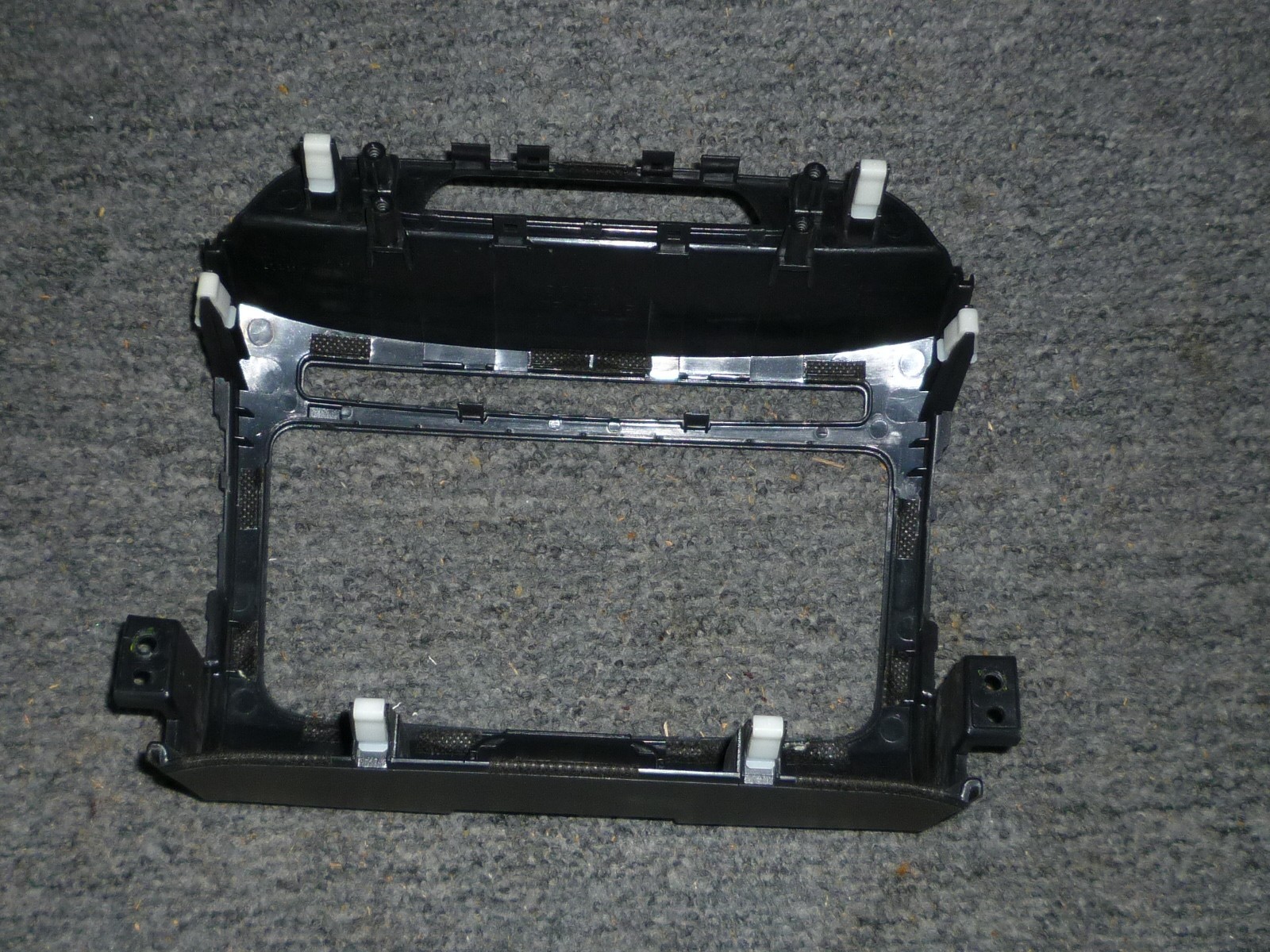 2010 – 2013 Kia Sportage 96170-3W900WK – OEM Touch Screen CD / Radio & FASCIA