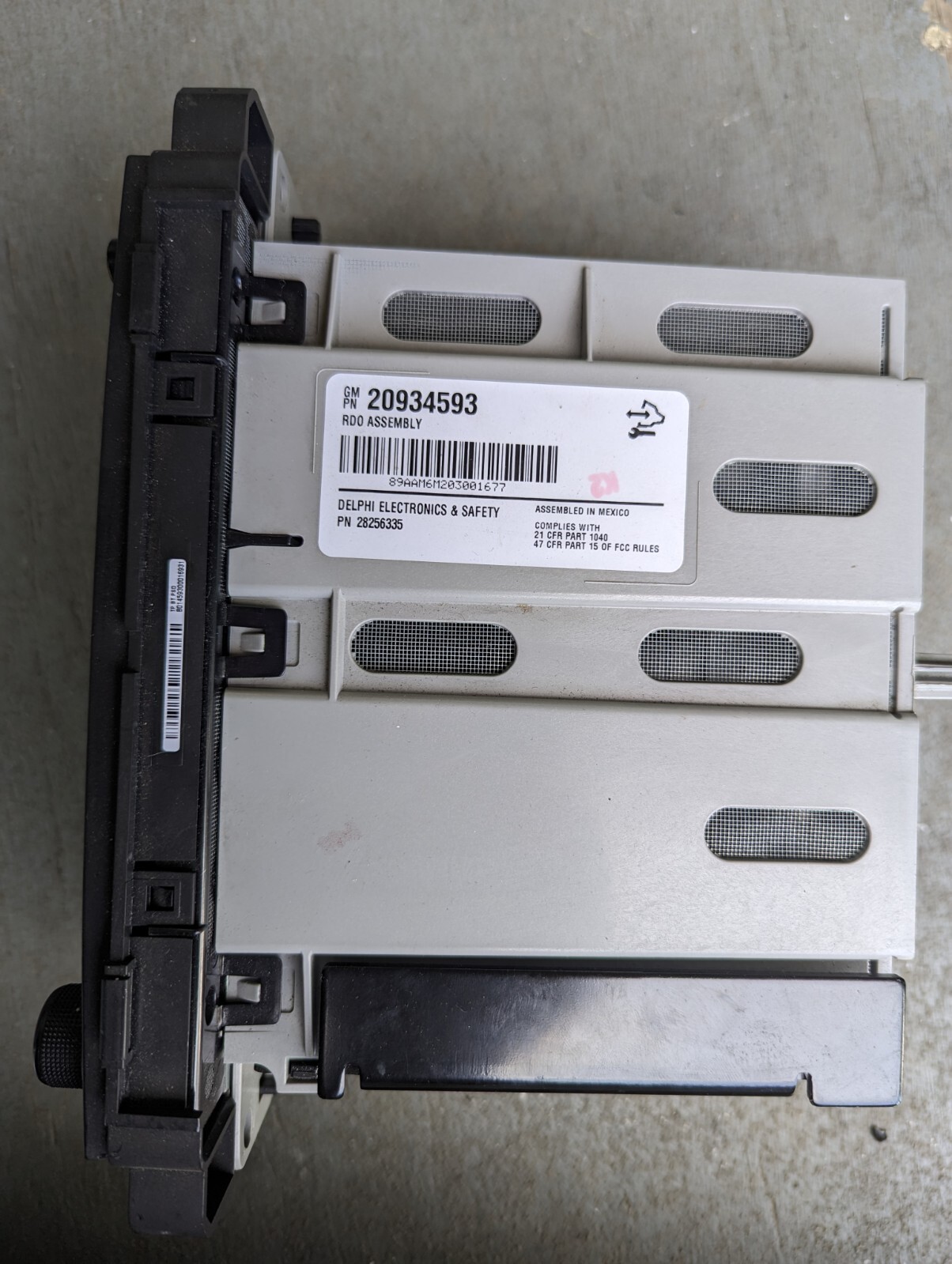 GM/Chevrolet AM/FM Radio and CD Player with AUX 20934593 OEM Radio Head Unit…
