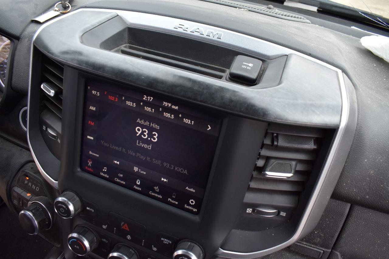 2019 RAM 1500 8.4″ UCONNECT 4 OEM RADIO W/ CONTROL PANEL & RECEIVER UAM NON-NAV