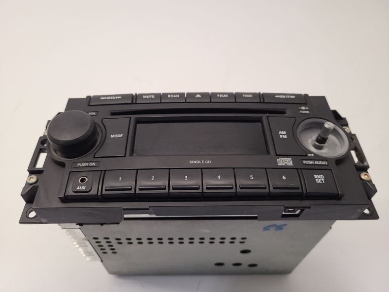 06 07 JEEP COMMANDER AM FM CD Player Radio Receiver OEM ID REF