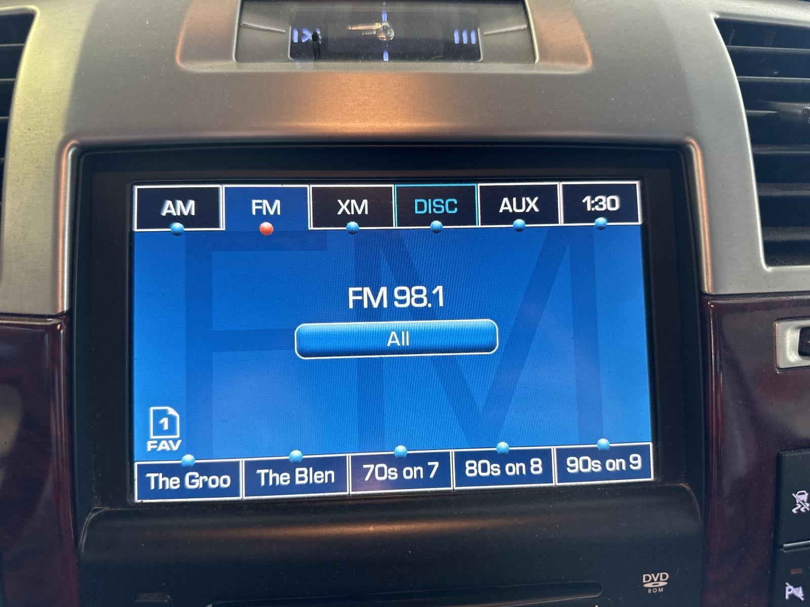 10 Cadillac Escalade Radio AM-FM-CD-DVD-Nav. Opt UUM *May Need Programming*