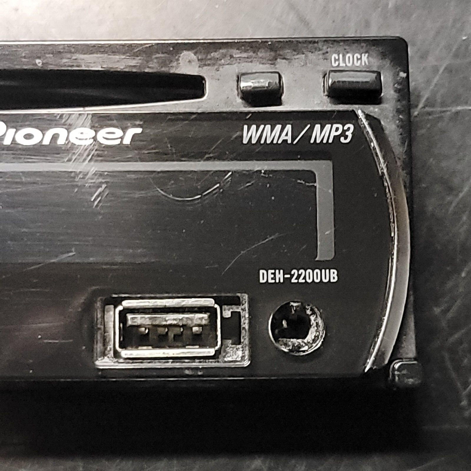 Pioneer DEH-2200UB CD Player MP3 WMA USB Super Tuner IIID Stereo FACEPLATE ONLY