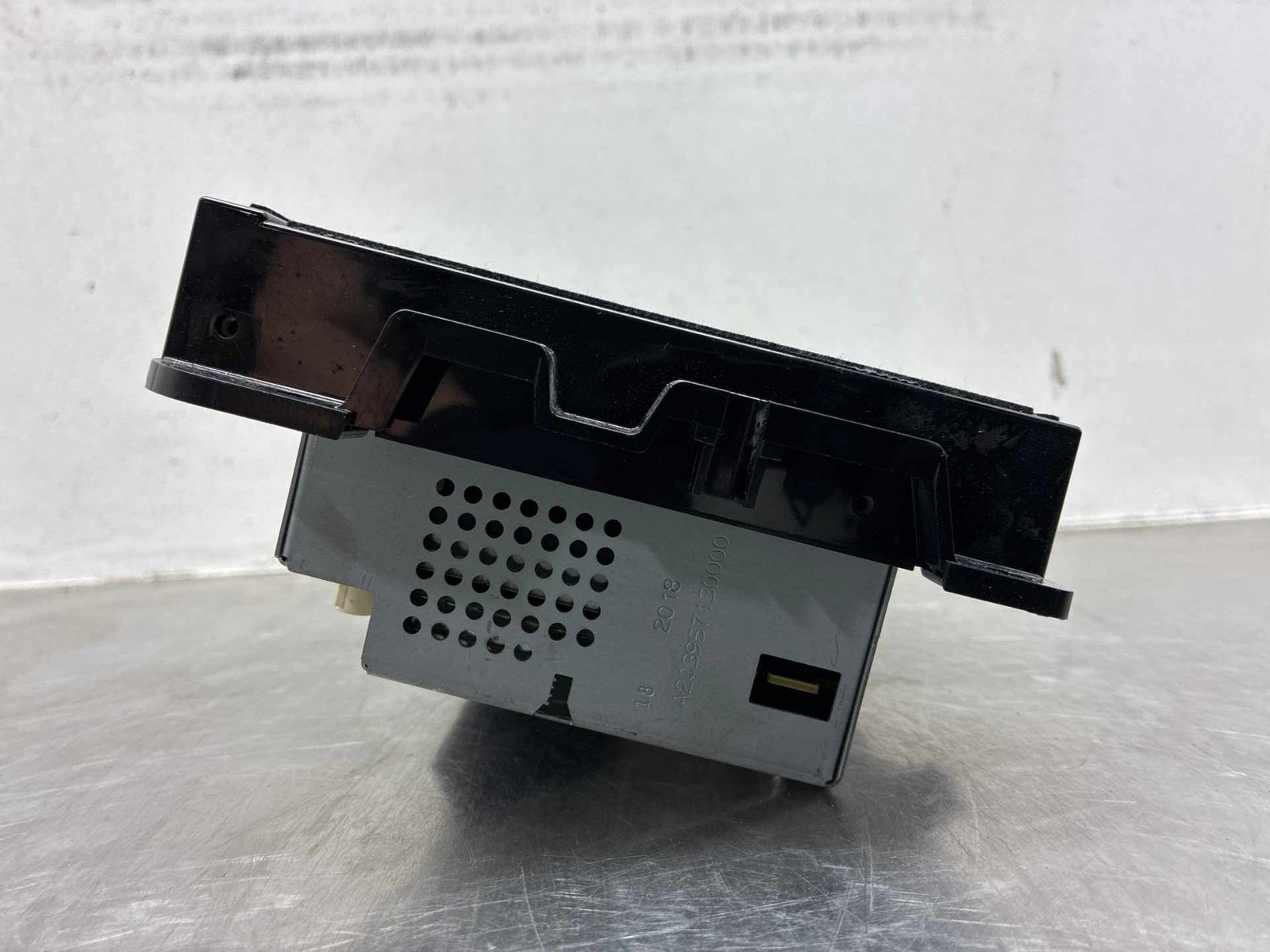 2018 Jeep Compass Radio Receiver Audio AM FM 8.4″ Display Screen OEM 68292822AJ