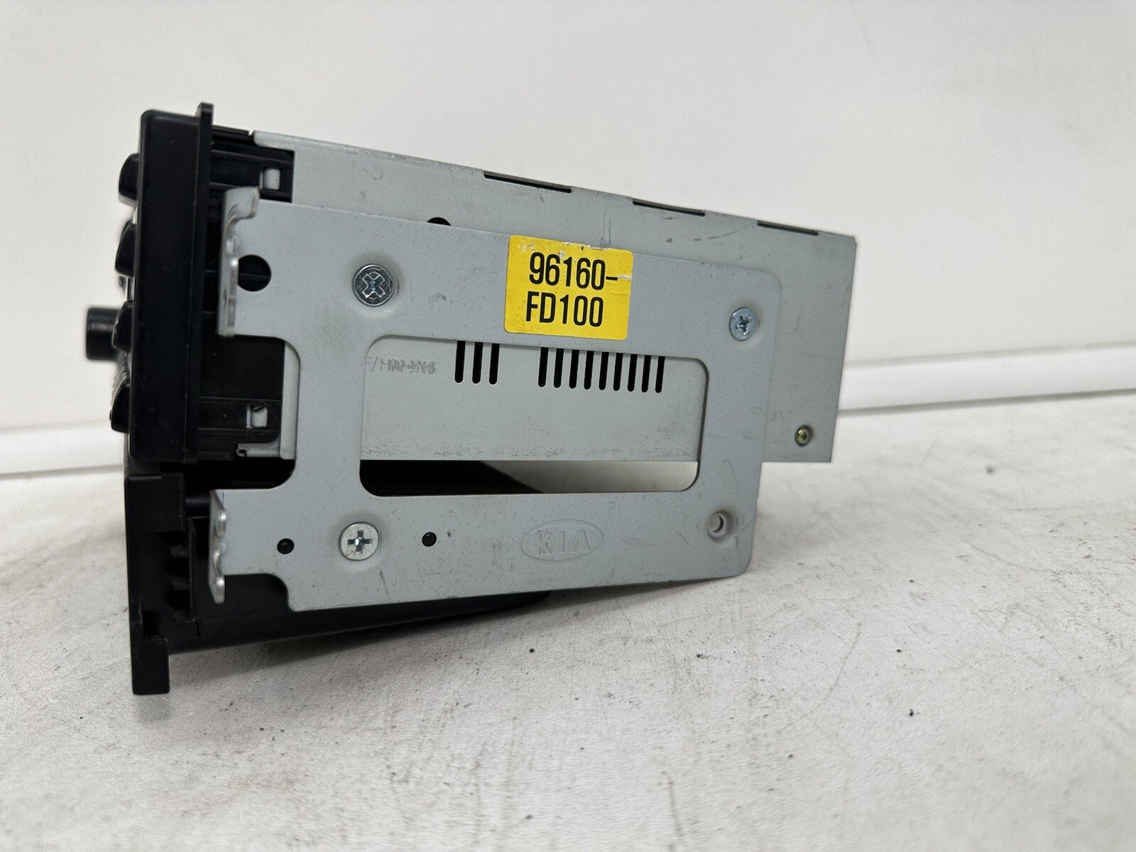 03-05 Kia Rio Radio Audio Equip. Sed AM-FM-Stereo-CD OEM# 96160-FD110