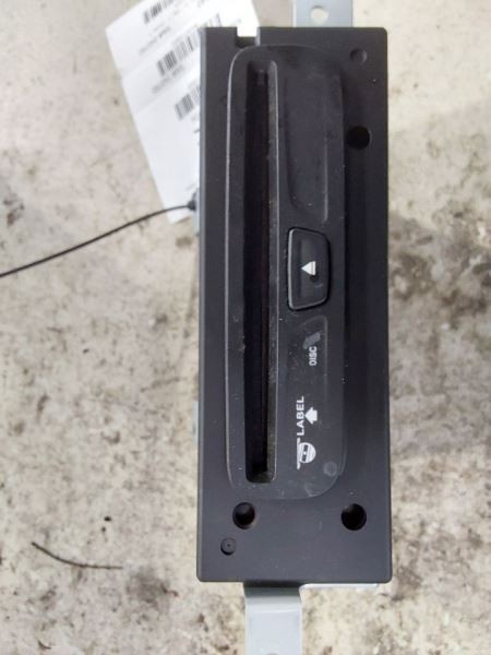 2019-2020 Dodge RAM 1500 CD Player fits New Style Trucks w/o Bench Seats