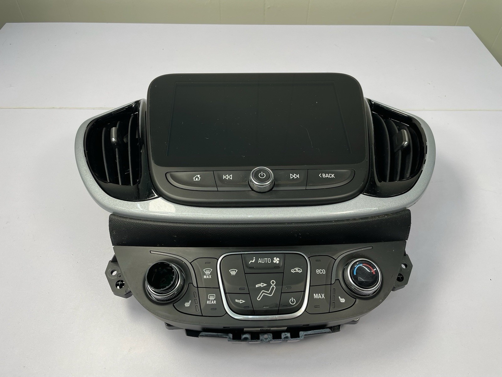 2016-2019 Chevy Volt OEM Radio Display Screen Climate Control Unit 23375312