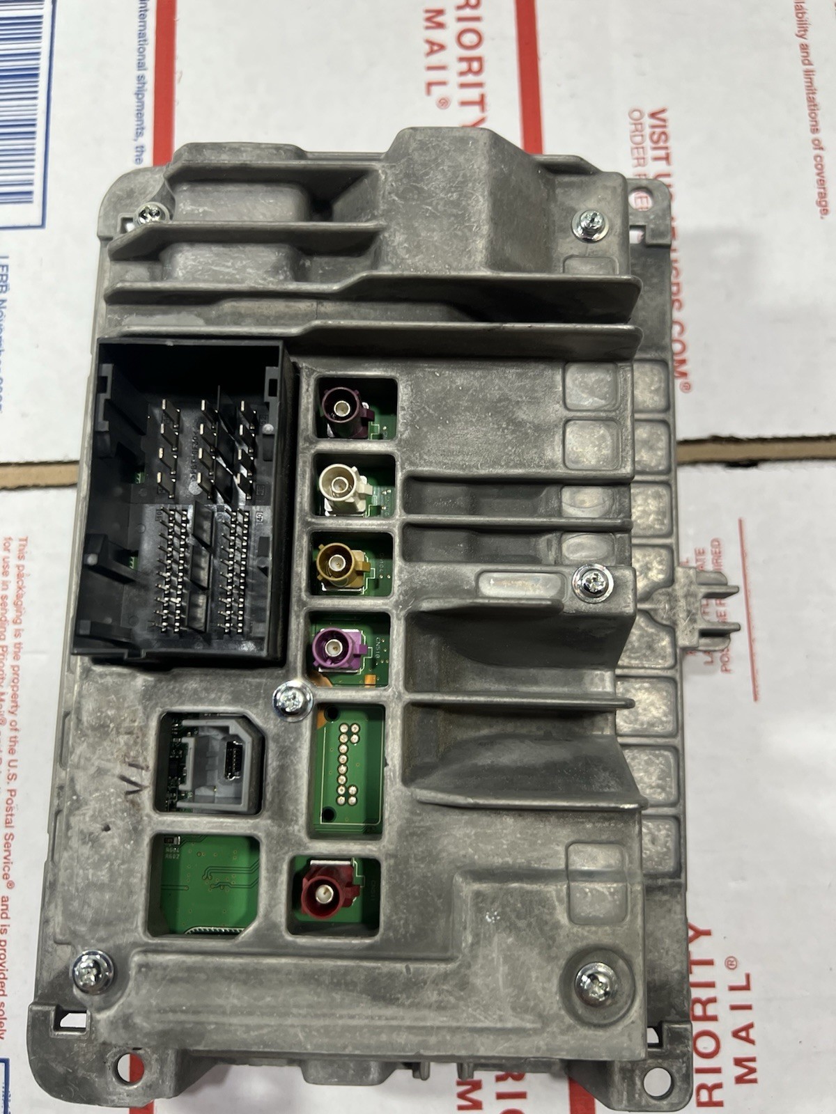 18 DODGE RAM 2500 RADIO AUDIO DISPLAY AND RECEIVER 8.4″ SCREEN 68331631AJ