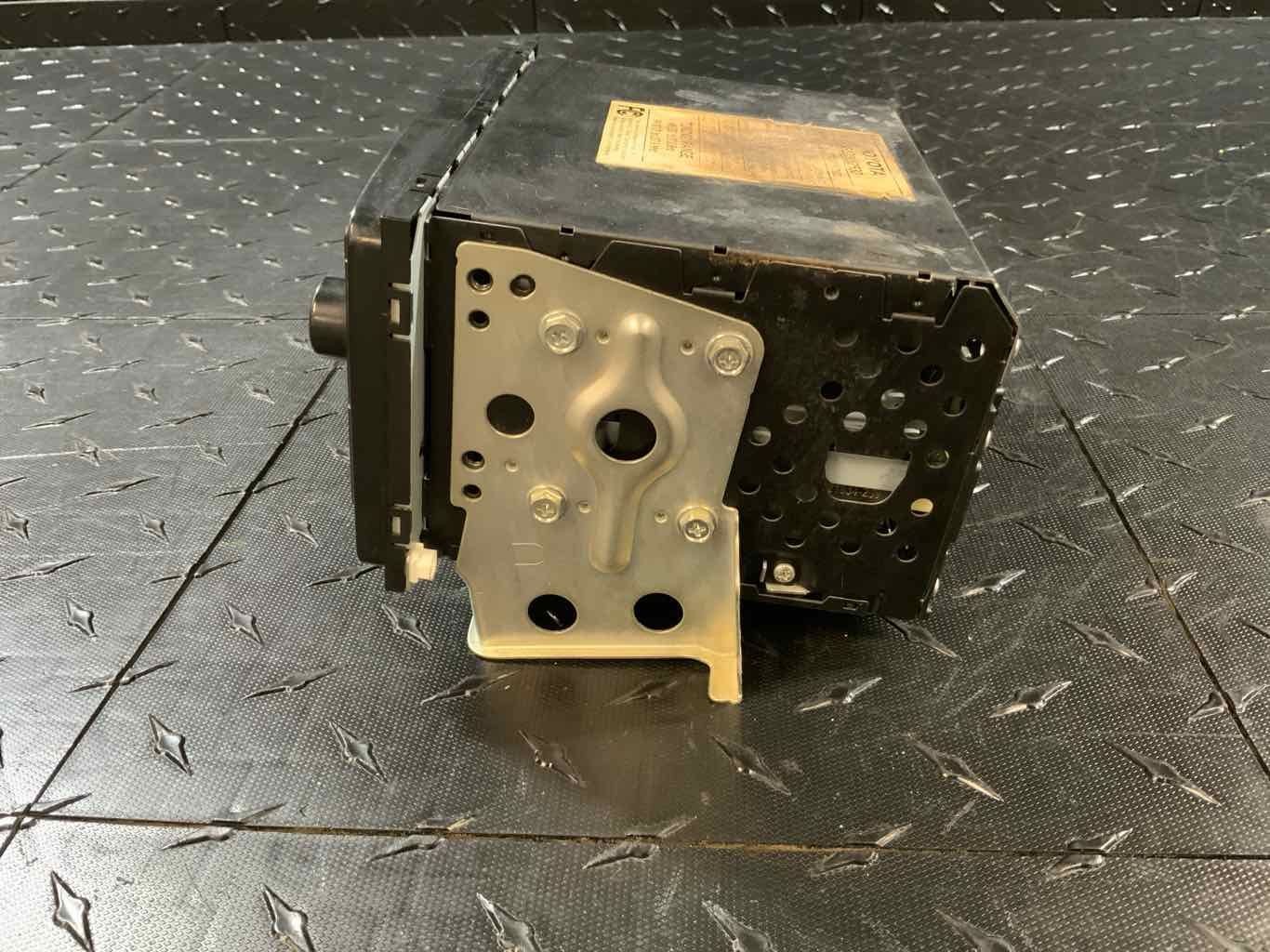 06-07 Toyota 4Runner AM FM CD MP3 WMA Stereo Radio Reciever 8612052530
