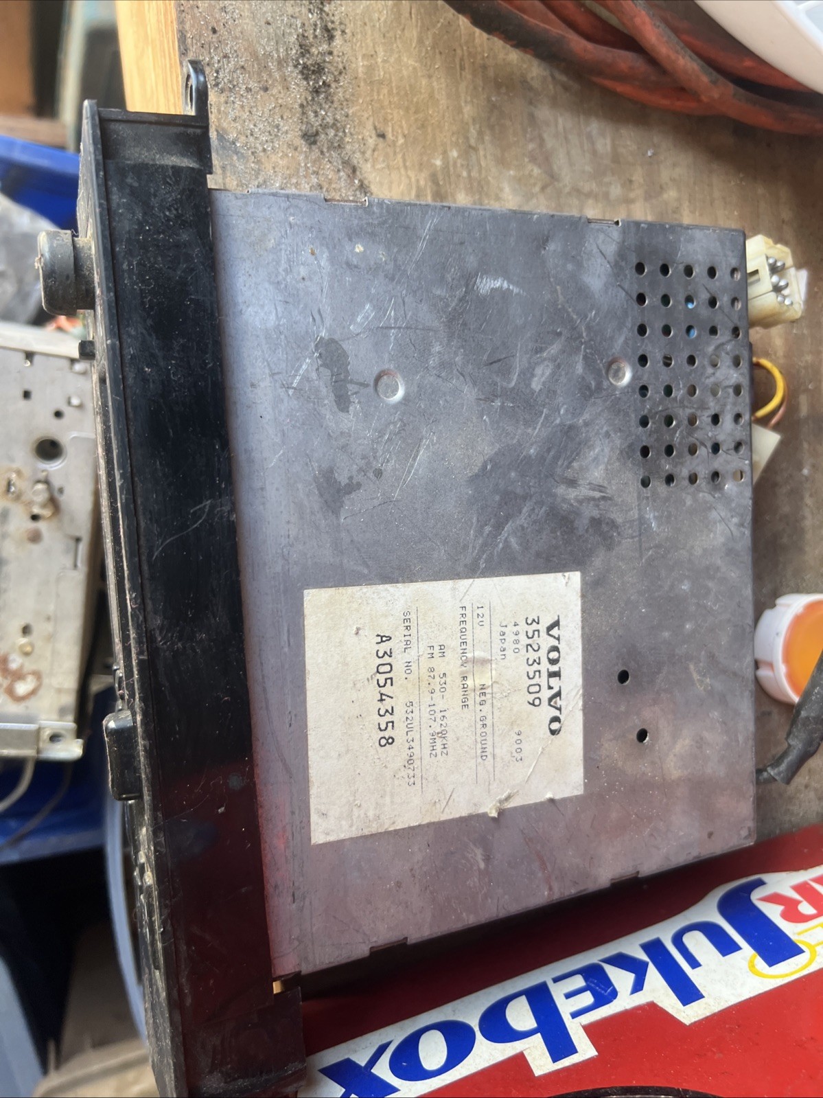 Volvo Radio Cr 712 PN 3523509 we Do Not Know If This Radio Works Or Not