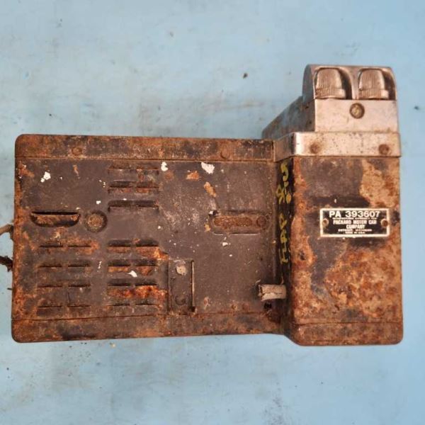 AM/PB RADIO “PA393607” FITS 1948 PACKARD “UNTESTED” 1081604