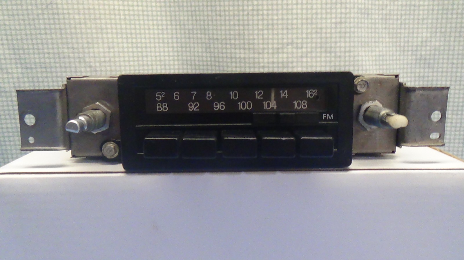 VW VOLKSWAGEN AM/FM Car Radio VW Part # 175 035 173C Model# VW3110