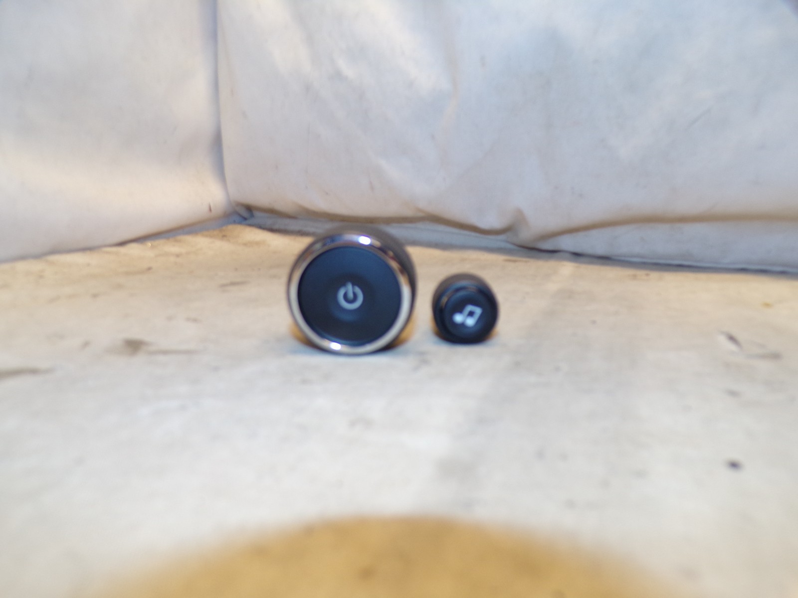 06 07 08 Chevrolet Monte Carlo Impala Radio CD Knob Set 25887147 SBA02
