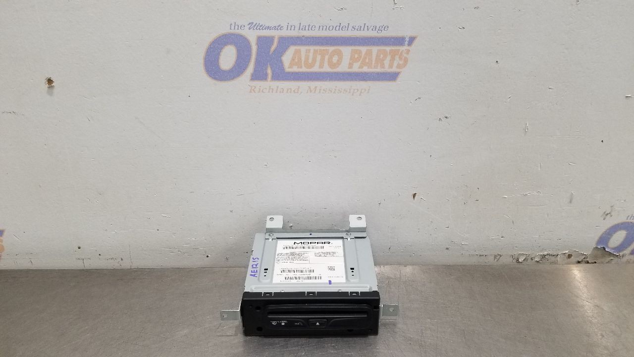19 DODGE RAM 1500 NEW BODY RADIO AUDIO CD DISC PLAYER 68335565AB