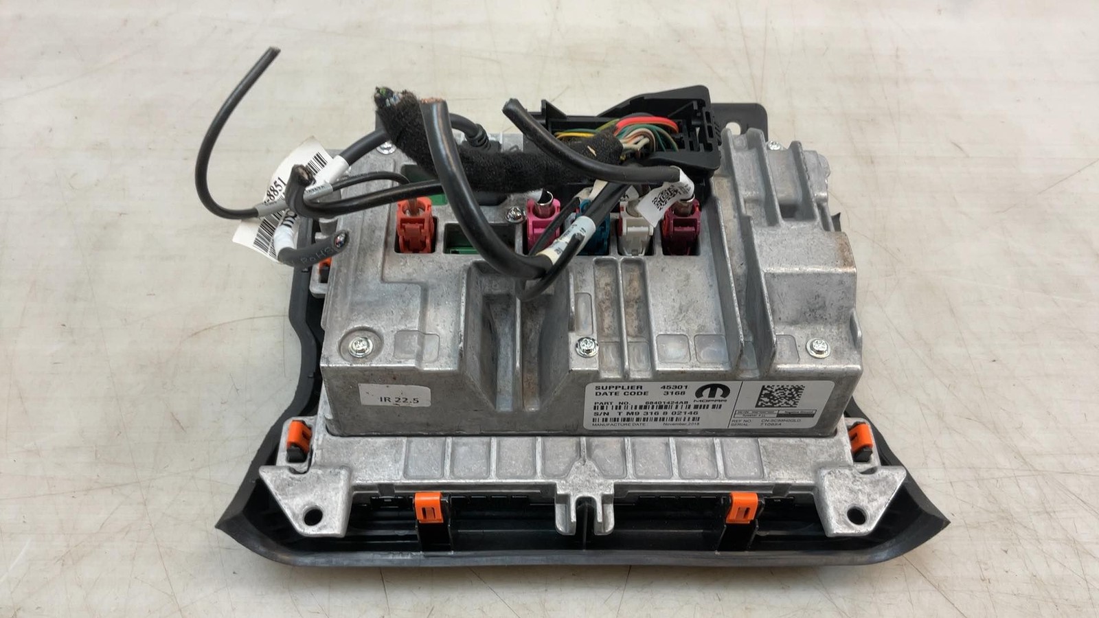 Jeep Wrangler JL OEM 8.4 Touchscreen Radio w Trim Panel 2019-2020 096885