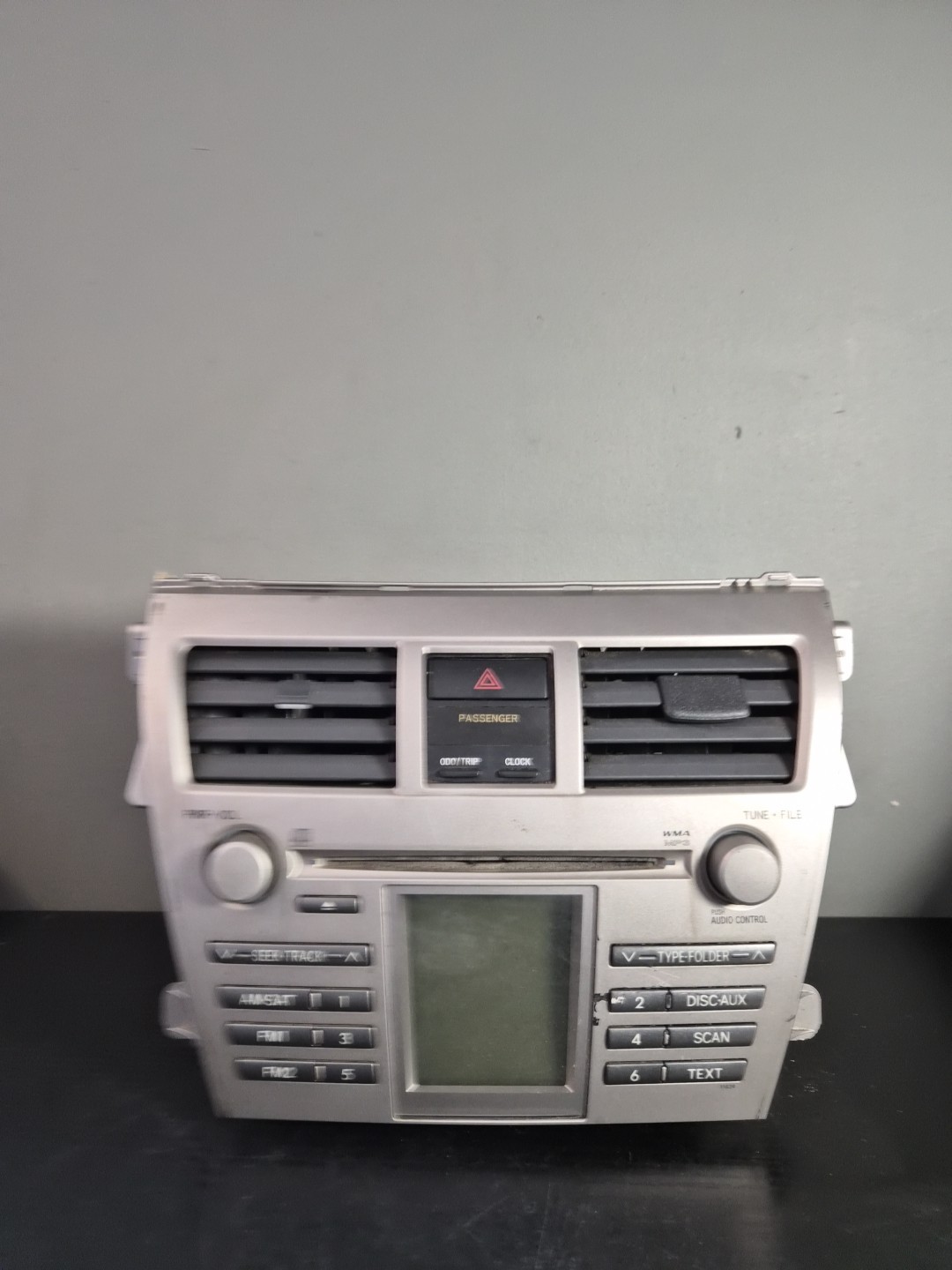 07-08 Toyota Yaris Audio Equipment Radio CD Receiver Sed Control Panel Dash Vent