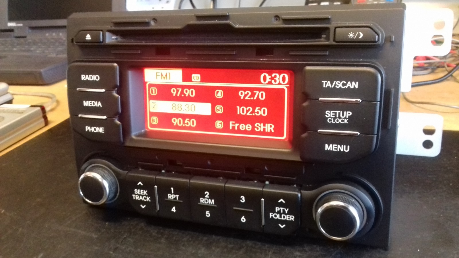 KIA RIO CAR RADIO HYUNDAI MOBIS AM110IHEE (MINT)