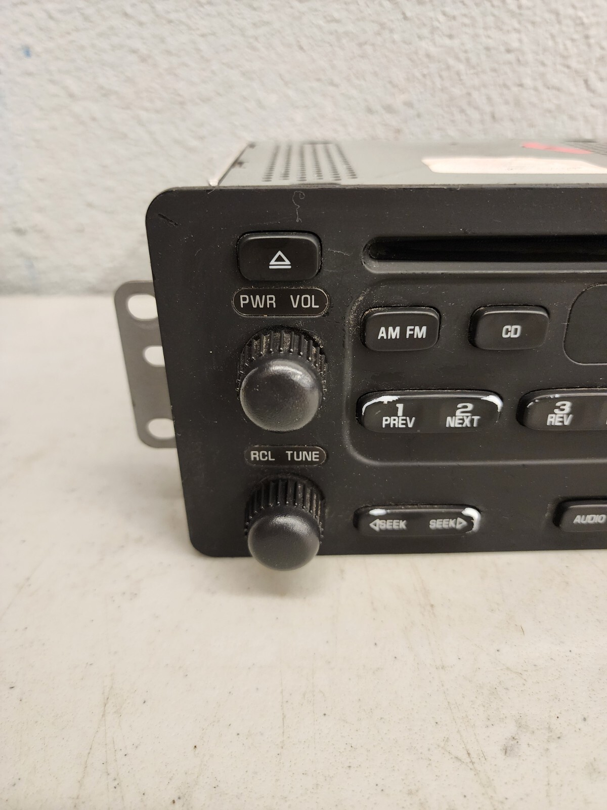 Stereo Radio AM FM CD Player 10315119 Fits 03-05 CHEVROLET CAVALIER B210-107353