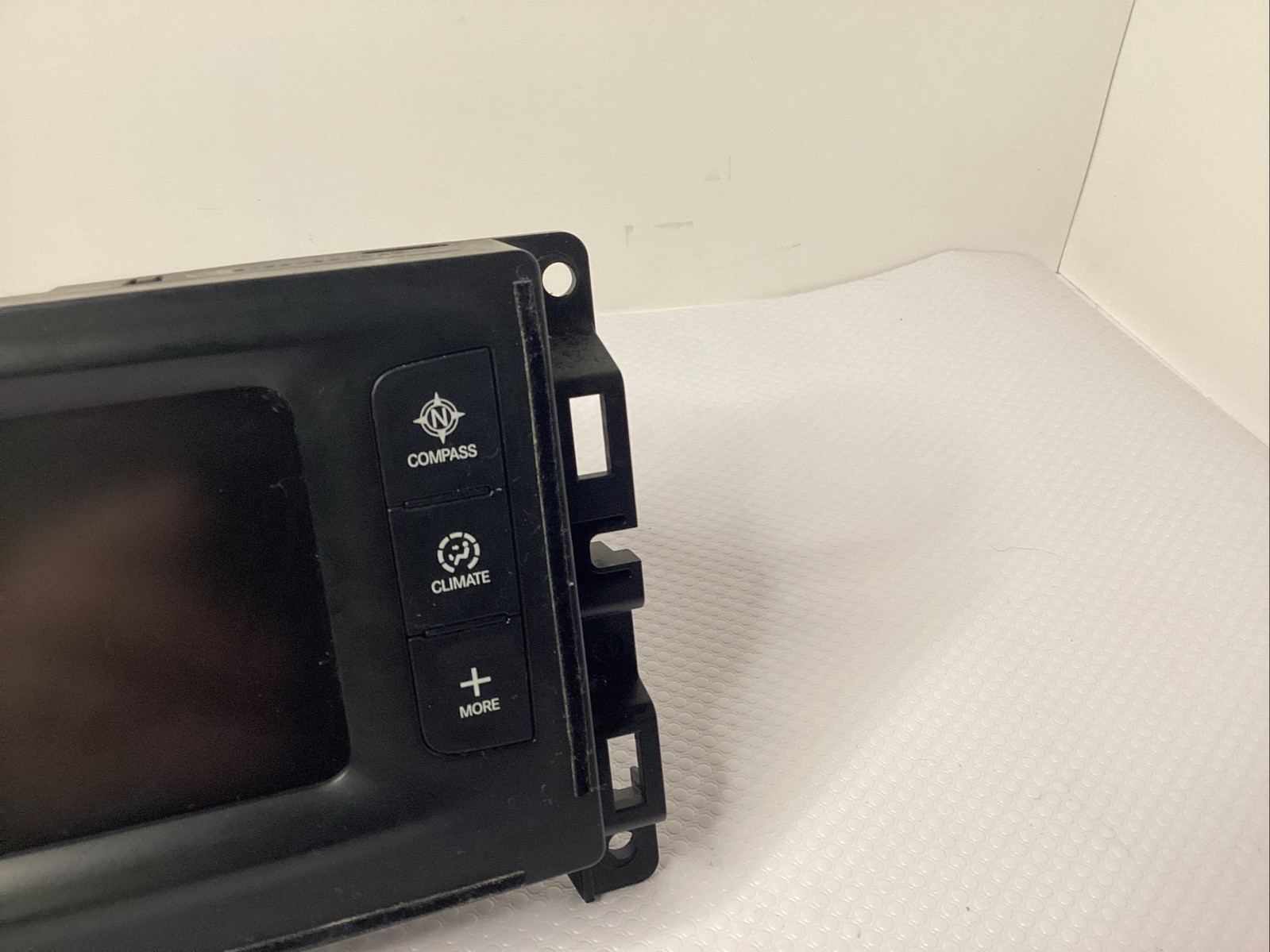 2016-2017 Chrysler 200 Radio Display Screen Monitor P68237070AD