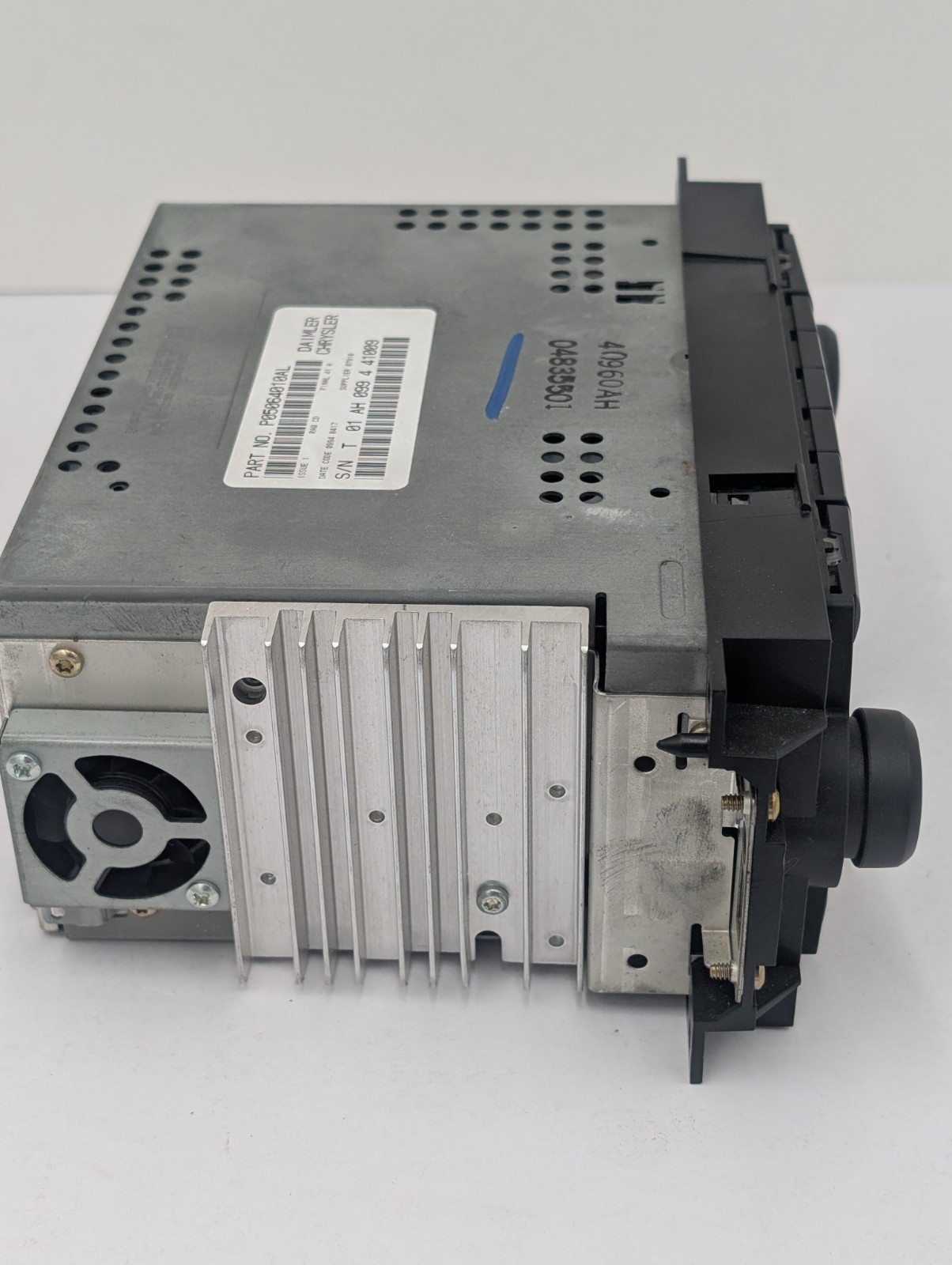 JEEP CHRYSLER DODGE OEM RADIO STEREO W/ HOUSING 6 DISC MP3 P05064010AL 2004-2010