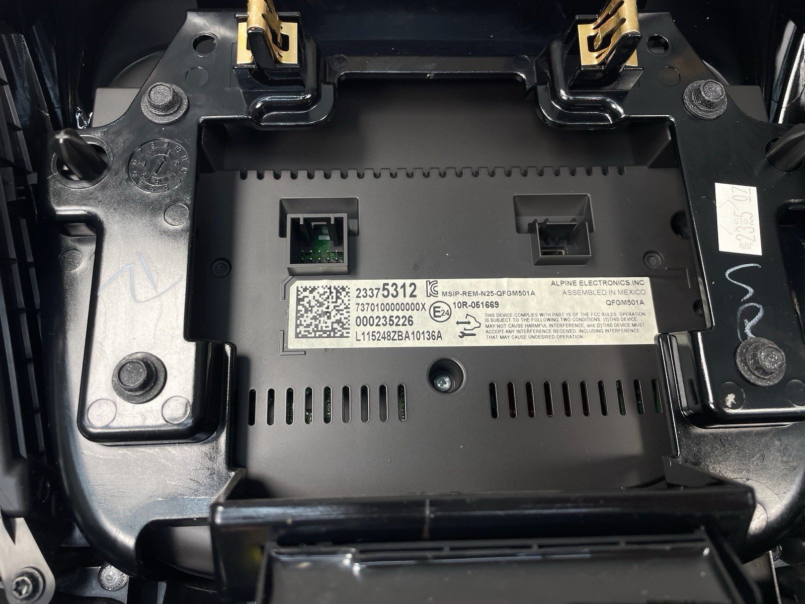 2016-2019 Chevy Volt OEM Radio Display Screen Climate Control Unit 23375312