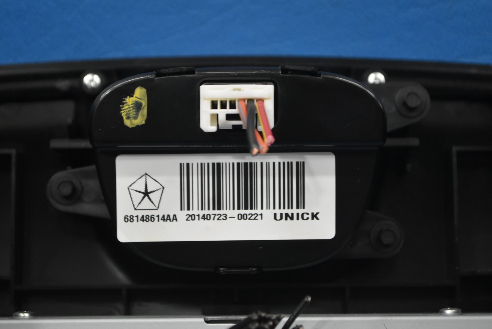 2011-2014 CHRYSLER 300 CHARGER 8.4″ DISPLAY SCREEN WITH TRIM ICN OEM 68105156AD