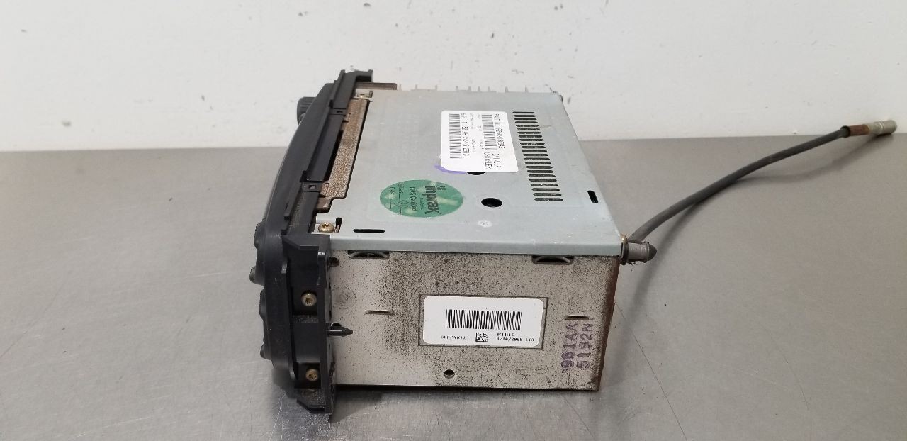 06 JEEP WRANGLER TJ RADIO AUDIO RECEIVER HEAD UNIT 05091506AE