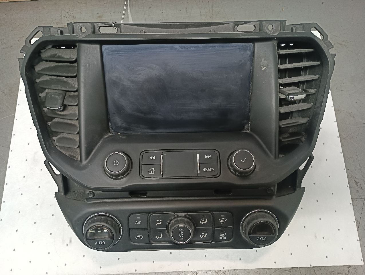 GM 84689136 Control Panel w/ 8″ Display Screen from 2020 Acadia 12219942