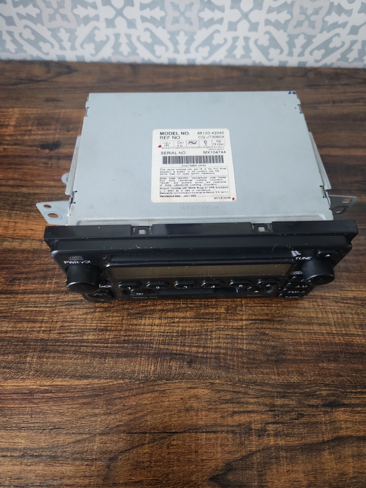 2001: Toyota RAV4 – AM/FM Radio Receiver CD Player Cassette – A56818 86120-42040