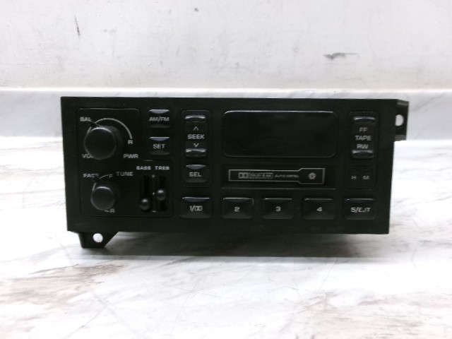 04858556AD 92-01 Dodge Ram Dakota Cherokee Wrangler Stereo Cassette Radio Player