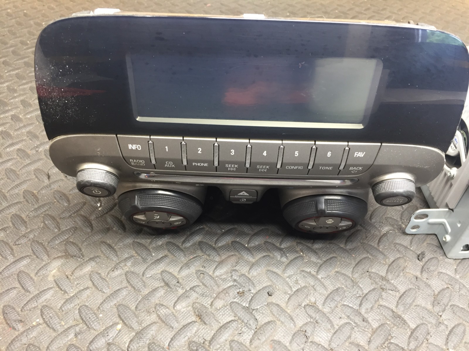 2010-2012 Chevrolet Camaro SS OEM Factory Stereo Head Unit Screen Radio #2 8212