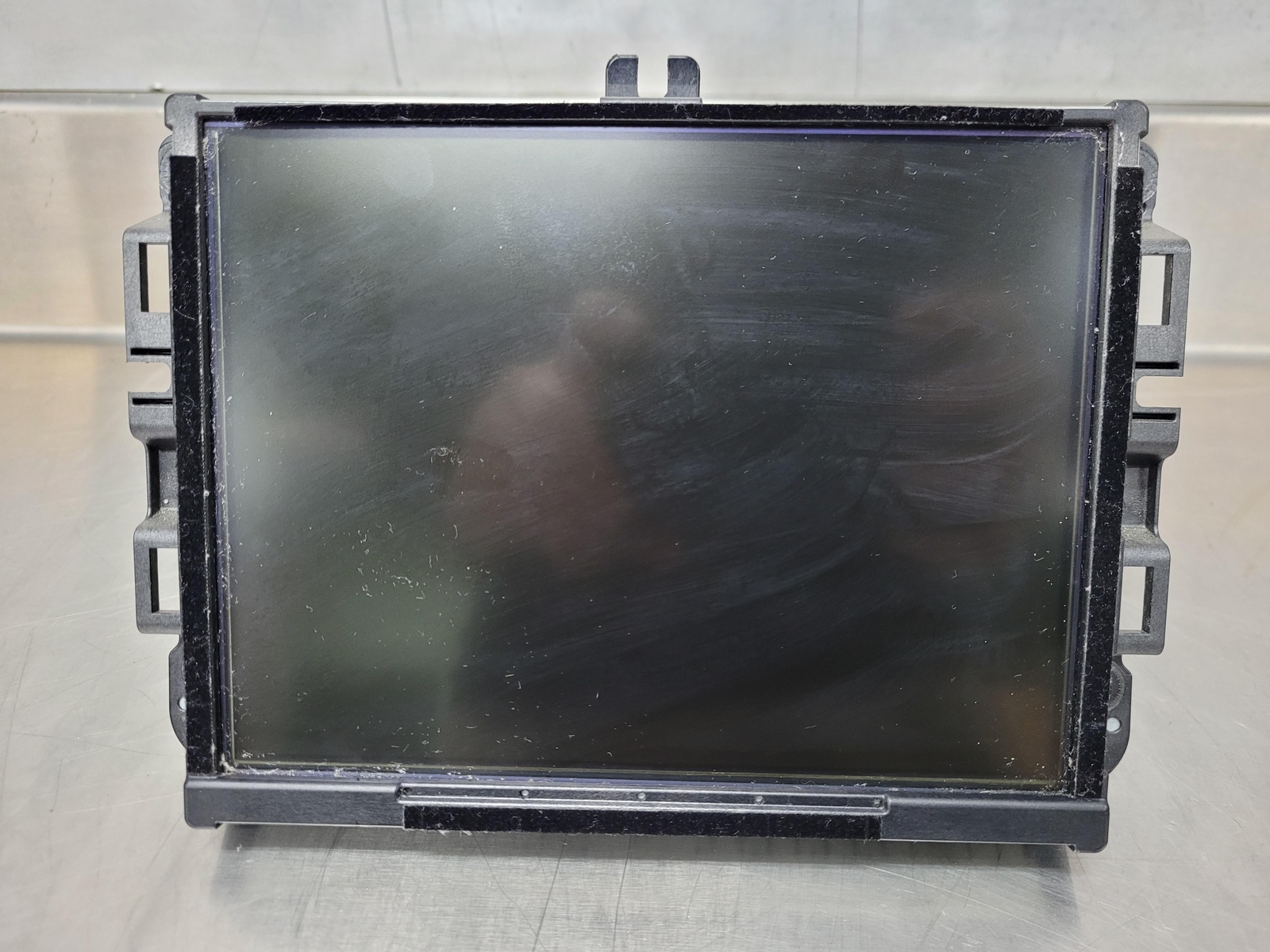 14 Dodge Ram 1500 Radio w/o Navigation Satellite w/ Uconnect 8.4′ Touch Screen