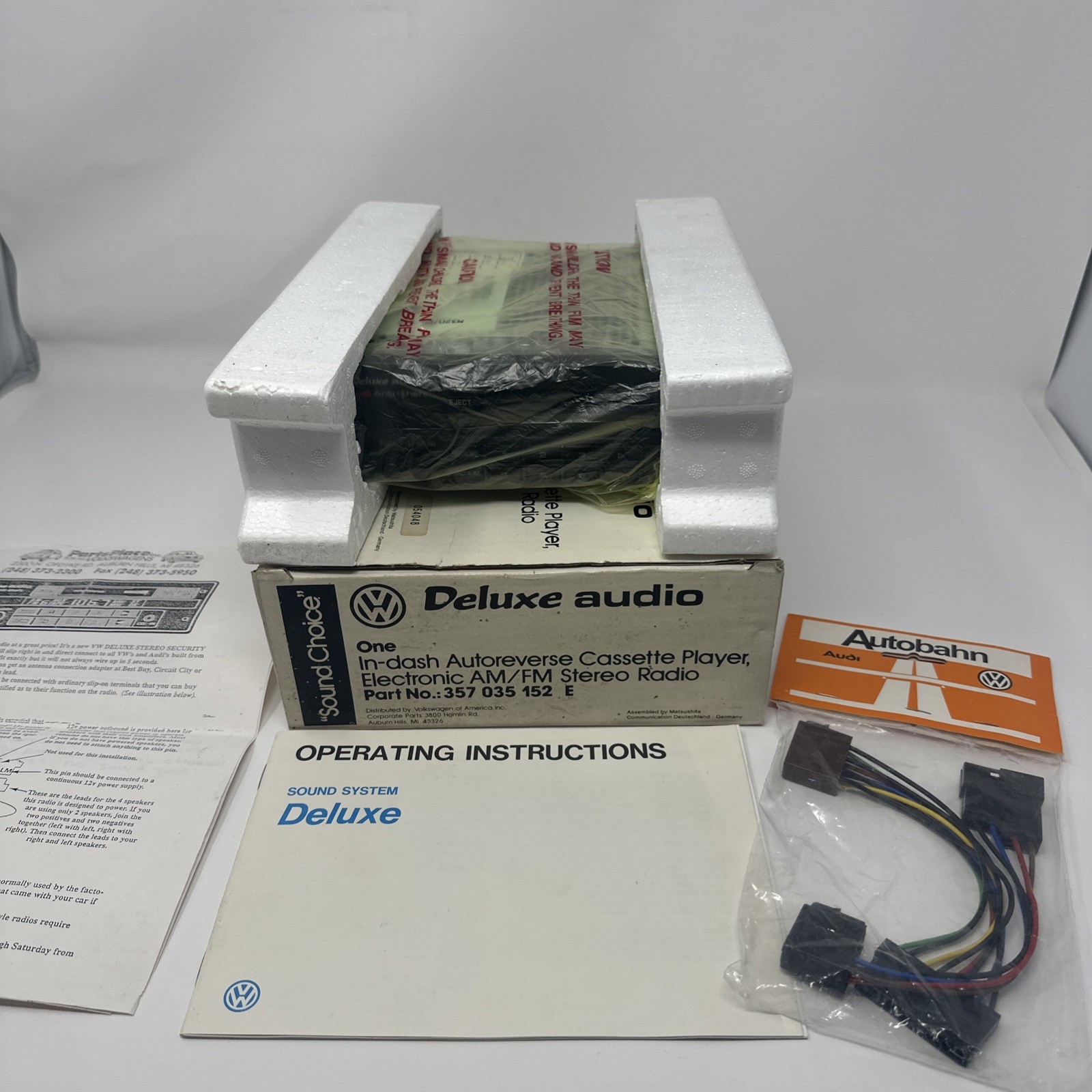 Volkswagen Duluxe Audio Factory Head Unit Cassette Player 90’s (357 035 152E)