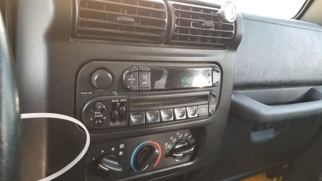 04 JEEP WRANGLER RADIO AUDIO RECEIVER HEAD UNIT 05091556AH