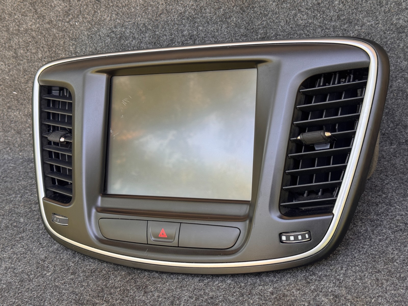 2015-2017 CHRYSLER 200 8.4 VP3 NA UCONNECT AM FM RADIO CLIMATE W/ BEZEL OEM