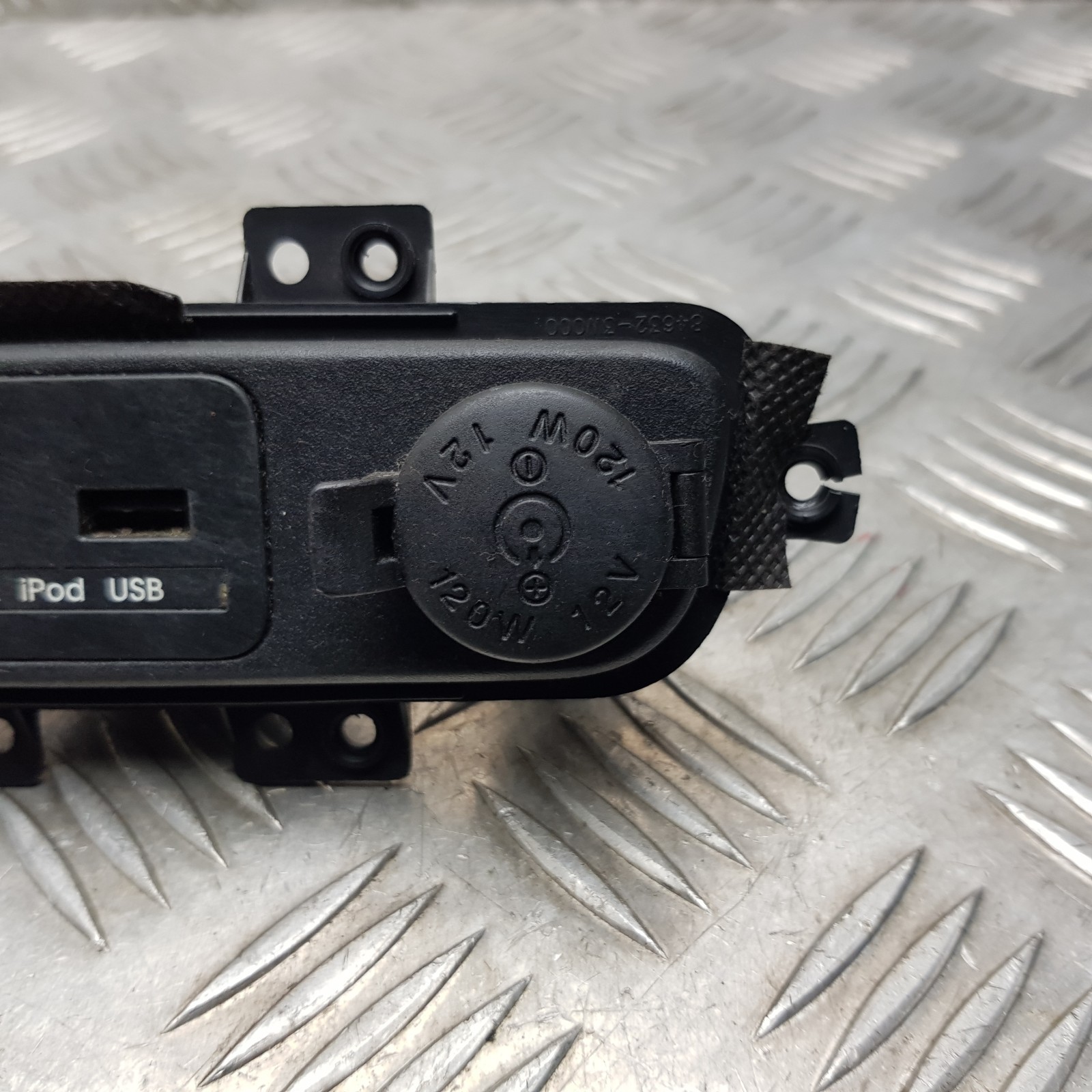 2013 KIA SPORTAGE MK3 USB AUX IN 12 V POWER PORT SOCKET