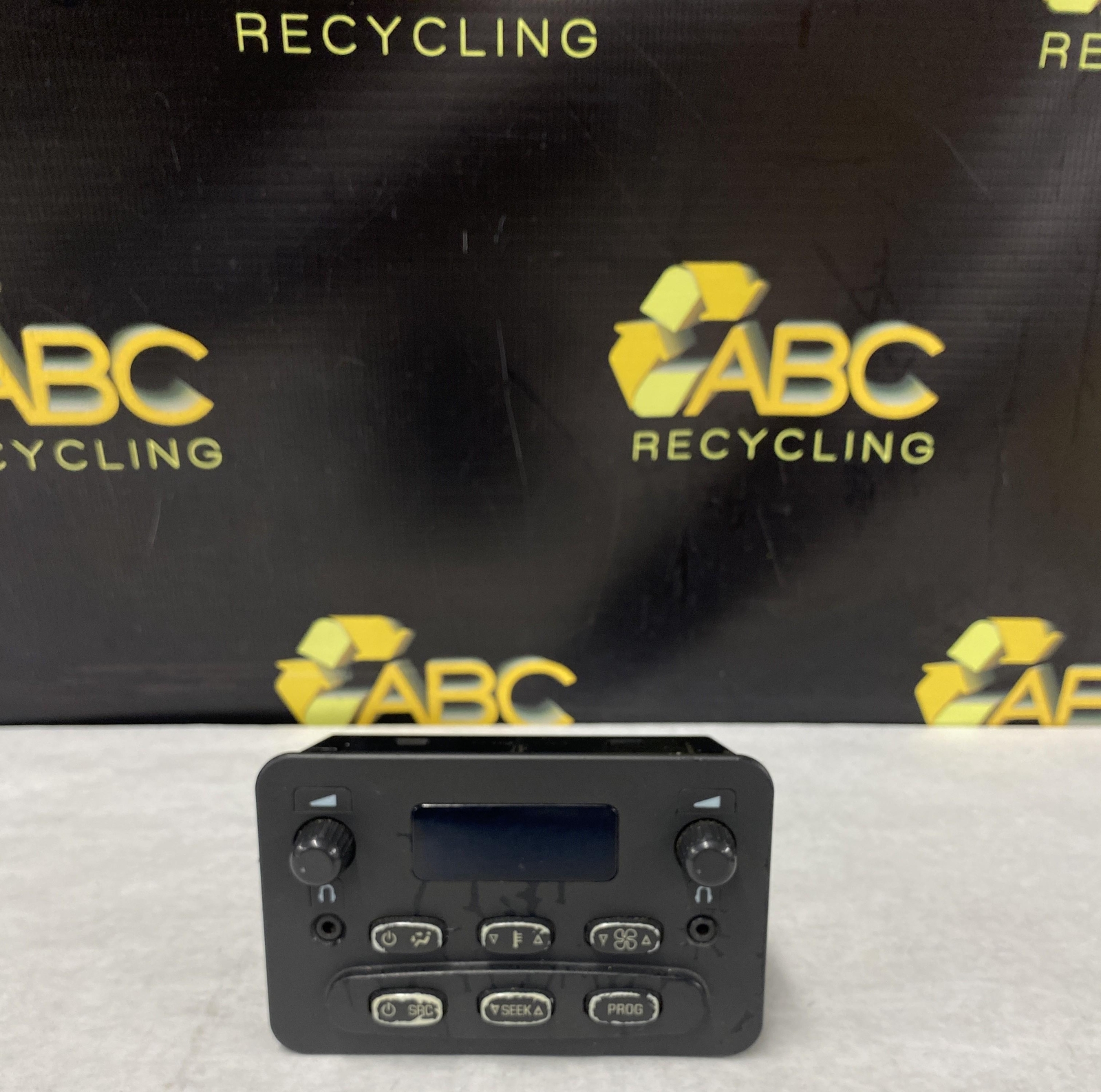 2003-2006 GMC Yukon XL 1500 Rear Audio Control Panel OEM