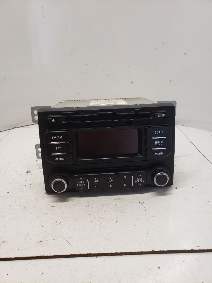 2012-2015 Kia Rio Radio AM FM CD-MP3-satellite Stereo Receiver OEM 1381094