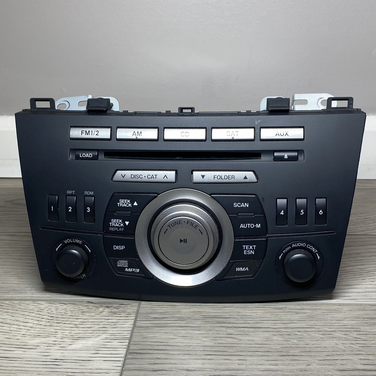 Mazda 3 AM/FM Radio & CD Player Matte Black OEM – Model Number: 14799946 Dec. 08