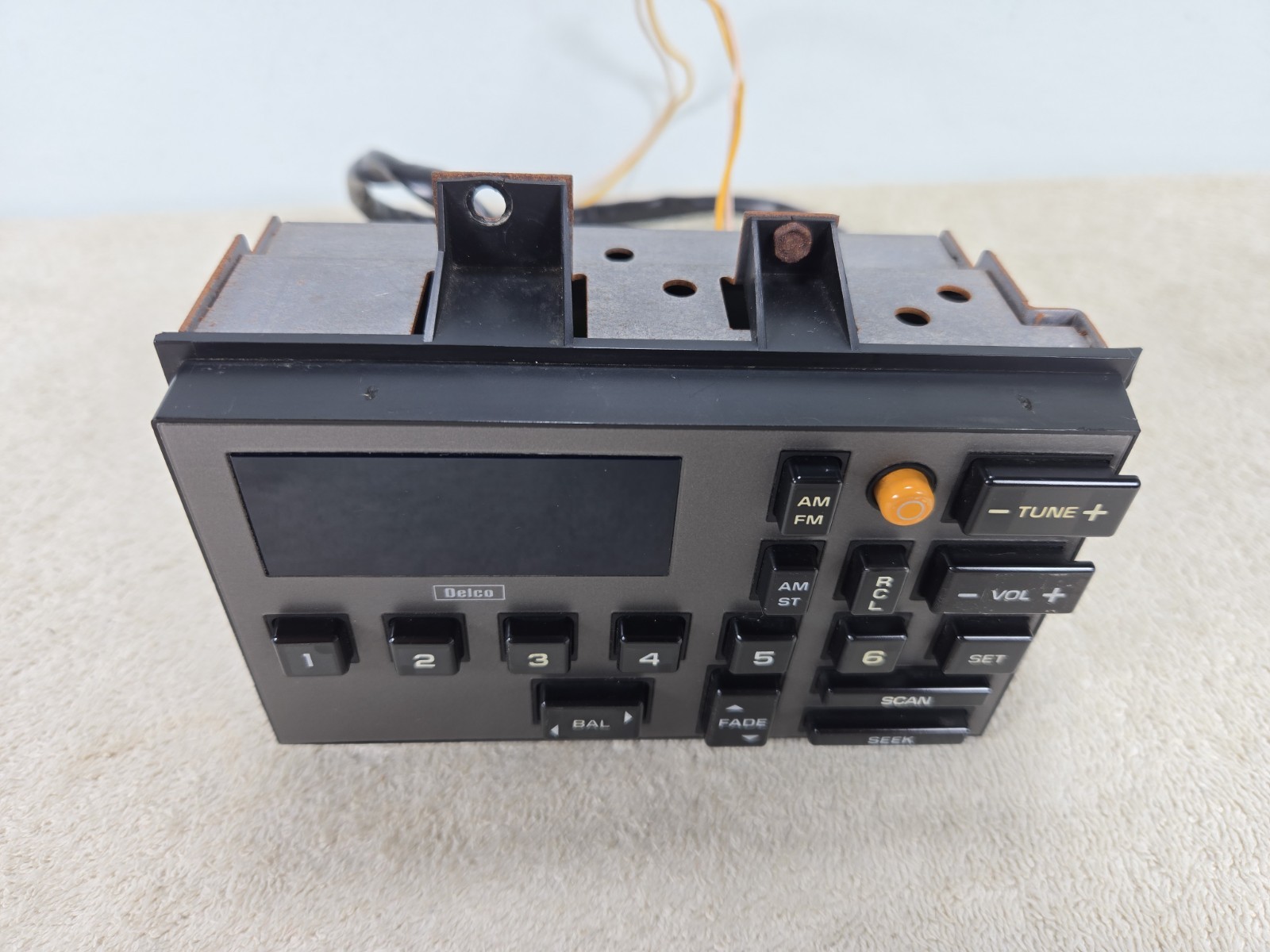 88-94 GMC Chevy Pickup Truck Suburban OBS Radio Stereo Delco Audio 16084245 OEM