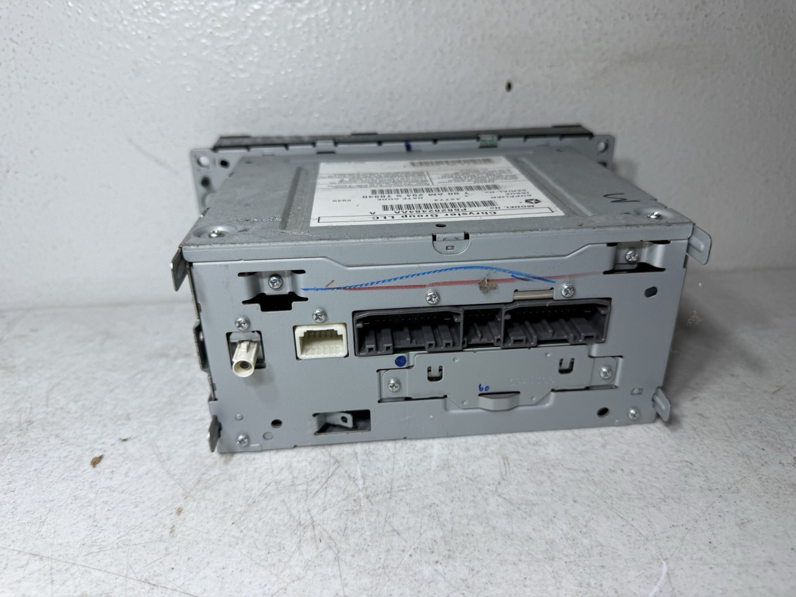 Chrysler Dodge Jeep Sirius Navigation Radio Head Unit OEM P68363305AA Untested