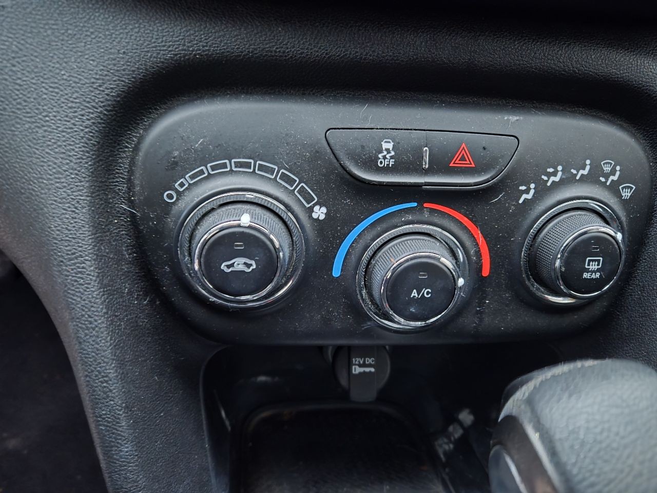 2013-2014 Dodge Dart Radio Receiver AM-FM-MP3 Opt Rae w/o Navigation