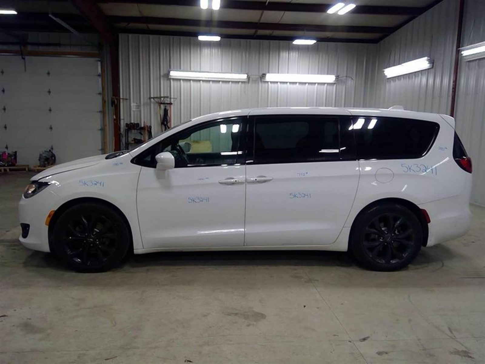 2018-2020 Chrysler Pacifica Radio Information Display Screen Panel 68316174AB