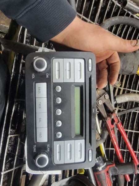 OEM Radio 1K0035161 Fits 06-09 JETTA 1388061