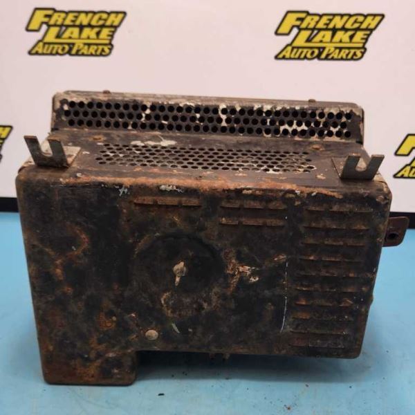 AM/PB RADIO “PA393607” FITS 1948 PACKARD “UNTESTED” 1081604
