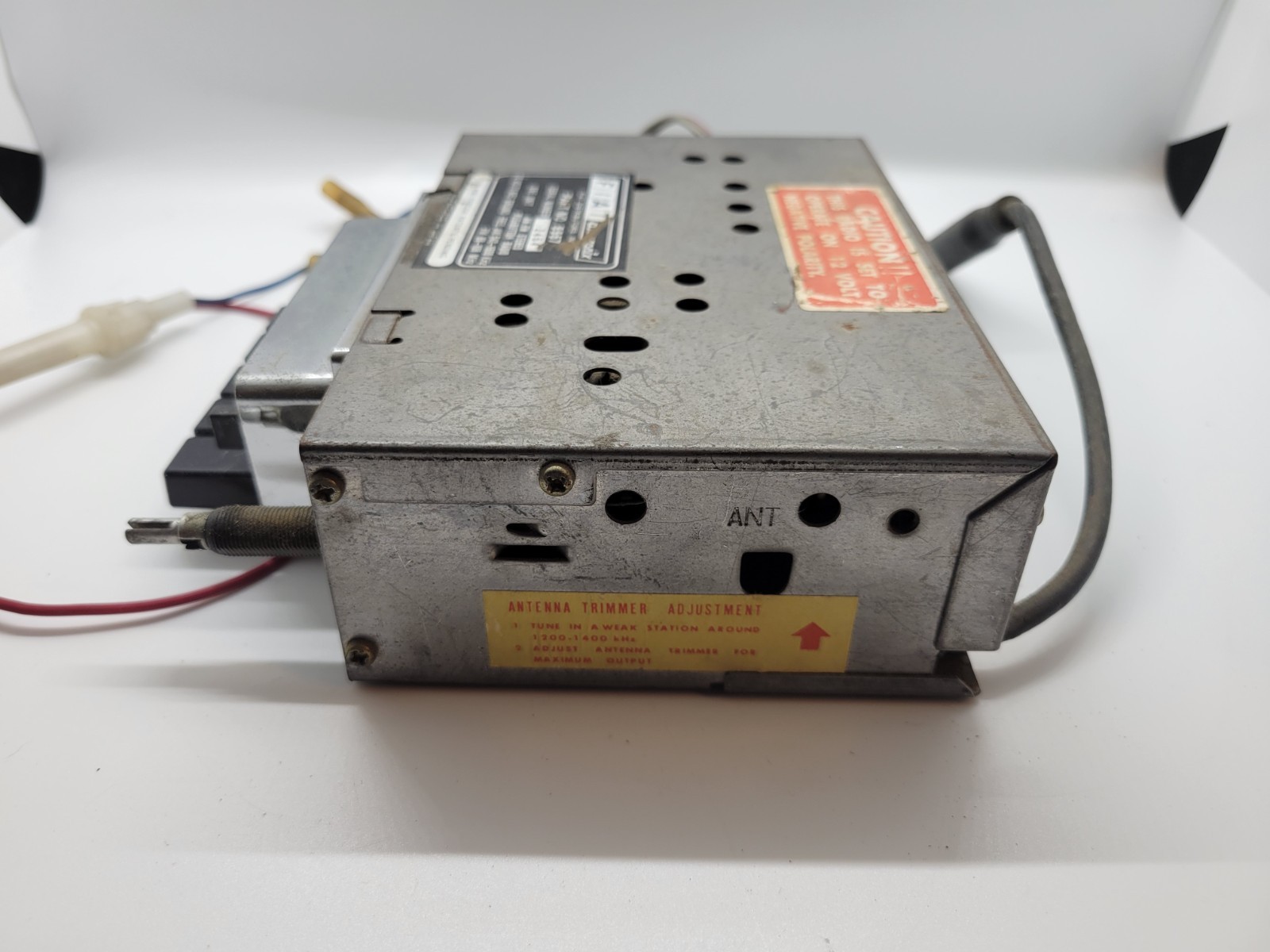 Fiat Astrosonix Stereo Pushbutton AM/FM Original Radio, Part # 8967