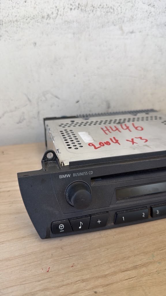 2004-2006 BMW X3 E83 OEM Business CD Radio Stereo Head Unit AM/FM Player H446