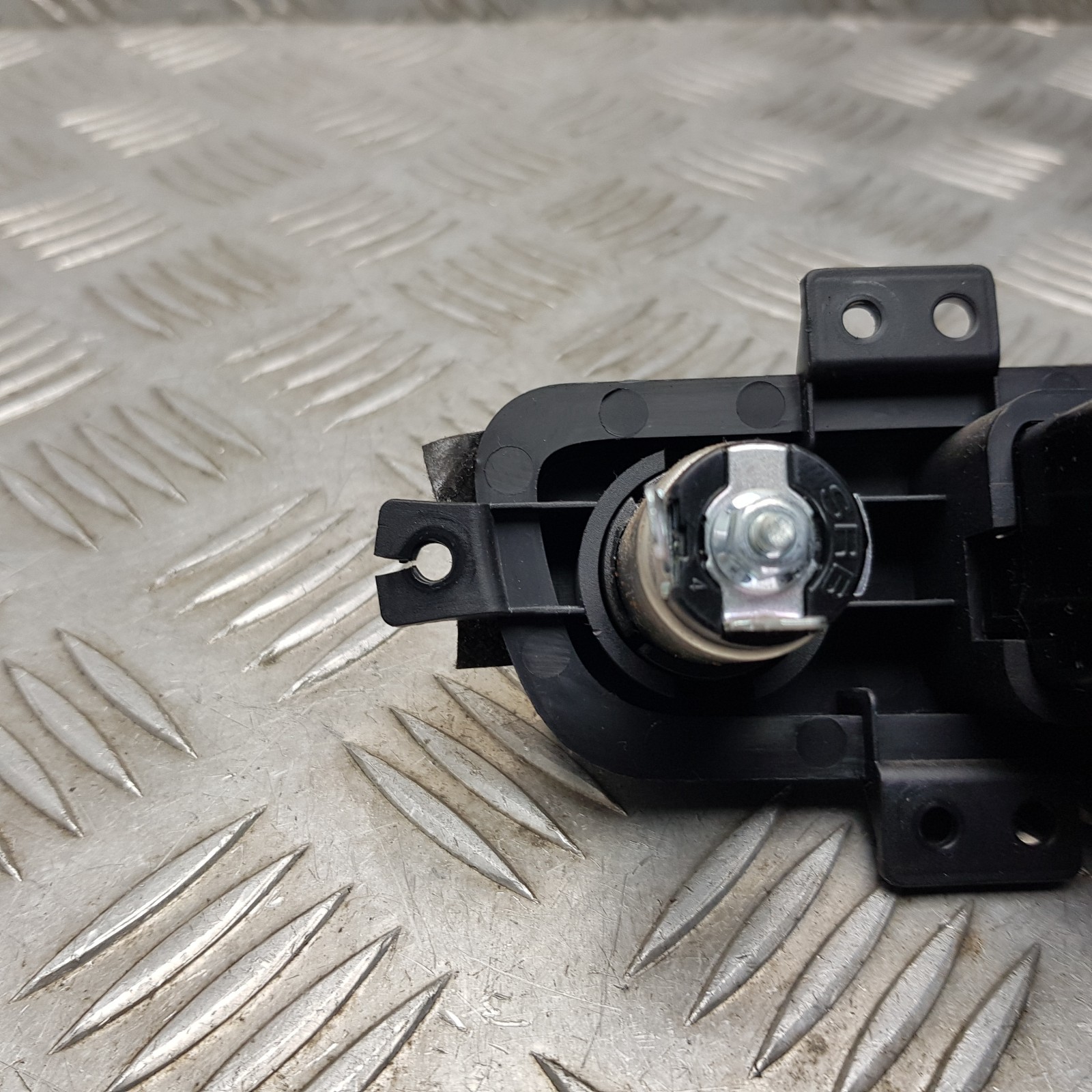 2013 KIA SPORTAGE MK3 USB AUX IN 12 V POWER PORT SOCKET