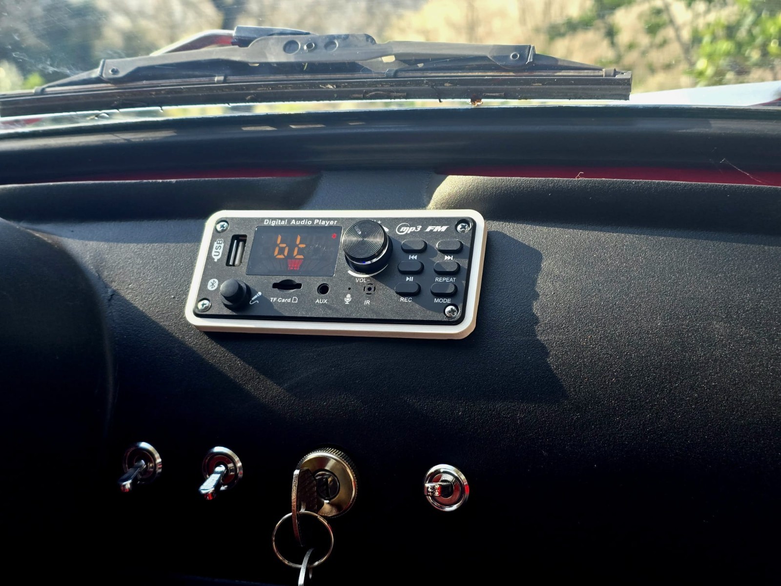Fiat 500 Era F L R 126 Car Stereo FM Radio Bluetooth USB Handsfree 70W